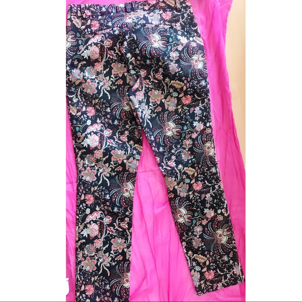 Vintage Floral Capri Pants - Picture 3 of 14